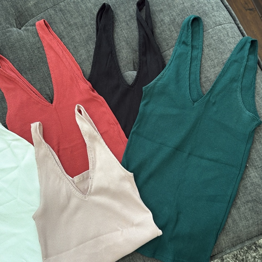 Express Ribbed V-Neck Tank Tops XS - Picture 3 of 4